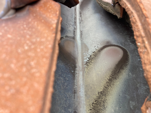 谷間の板金ズーム